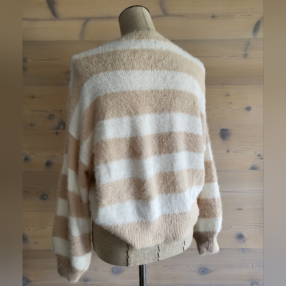 NWOT Wild Fable NudeTan Stripe Mohair Style Balloon Sleeve Sweater size M - Picture 2 of 5